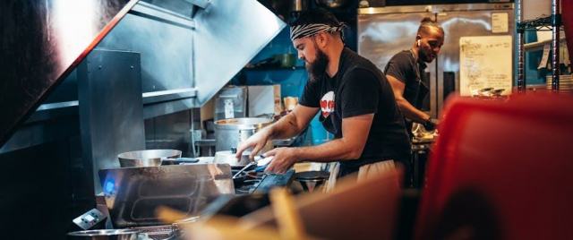 Conseils pratiques avant d'aller au restaurant : reservation, carte et service