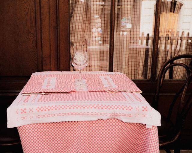 La plaque des Bouchons Lyonnais, ce qu'elle promet vraiment à table La plaque des Bouchons Lyonnais, ce qu'elle promet vraiment à table